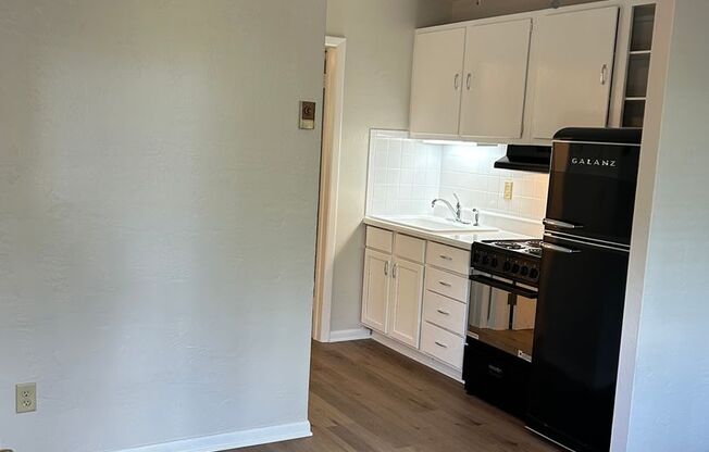 1 bed, 1 bath, $1,049