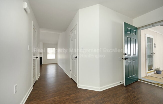 521 RENSHAW CT