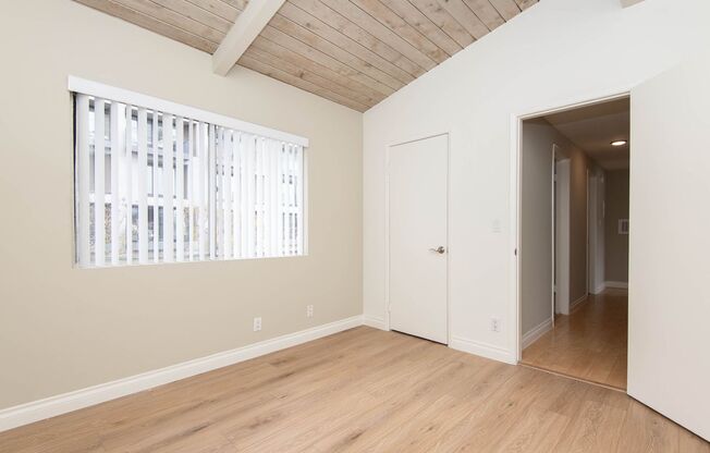 3 beds, 1.5 baths, 1,030 sqft, $3,650, Unit 11