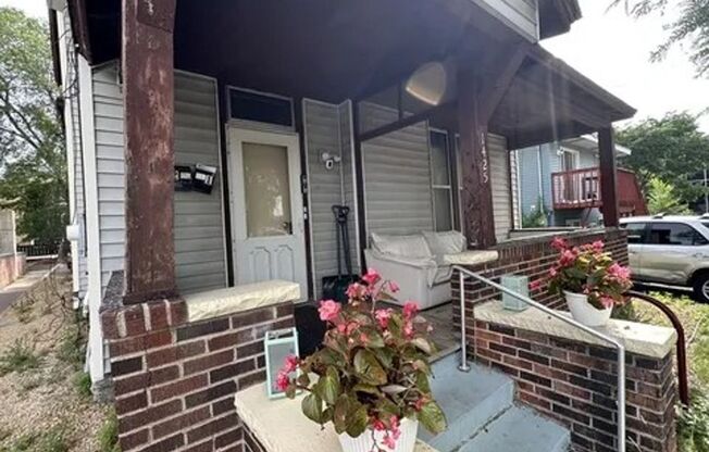 3 beds, 1 bath, $1,500, Unit 2