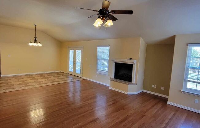 Beautiful 4 bedroom, 2 bath home for rent-Pet Friendly!