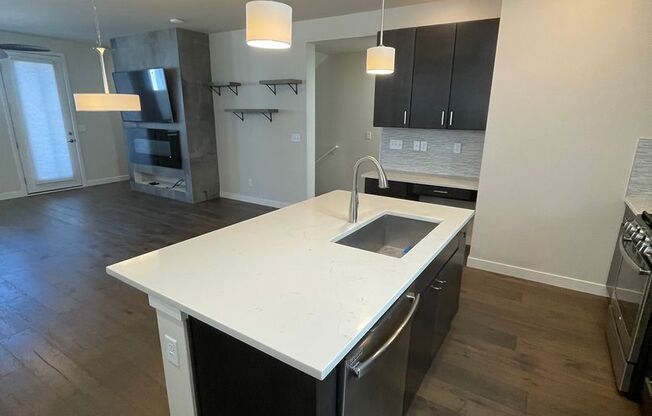2 Bed 2.5 Bath Townhouse in Broomfield Available Now!!