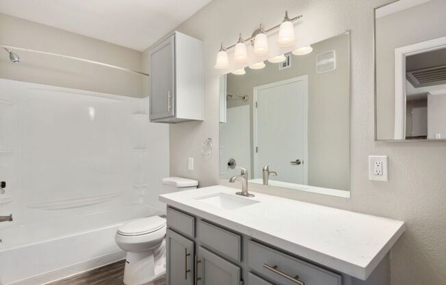 2 beds, 2 baths, 972 sqft, $1,599, Unit 320