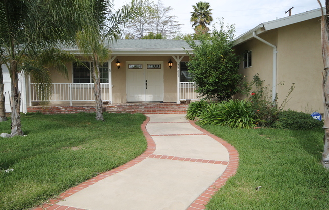 Open Thursday 12/11 3-4pm Private HOME 3bed/2 bath + POOL in Woodland Hills!