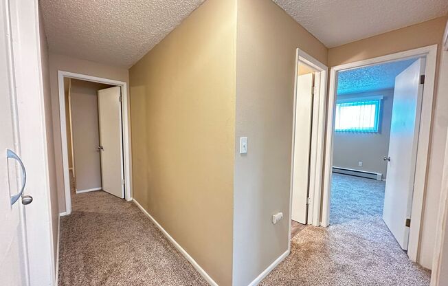 3 beds, 1 bath, 1,000 sqft, $1,300, Unit 3