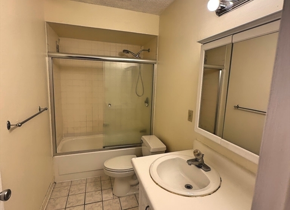 1 bed, 1 bath, 870 sqft, $3,000, Unit 608