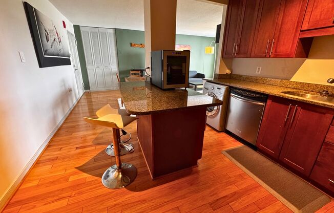 Welcome to Takoma Overlook! Furnished 1br 1ba condo