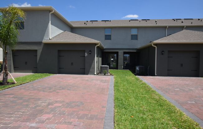 3 Bedroom, 2.5 Baths 13298 Townhouse For Rent at Pontoon Rd. Winter Garden, FL 34787