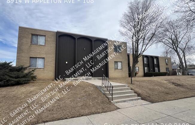 8914 W APPLETON AVE