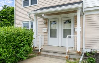 2 beds, 1 bath, $900, Unit MHH-14D