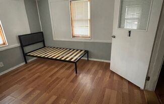 5 beds, 2 baths, $550, Unit Unit 3 - Rooms - 1