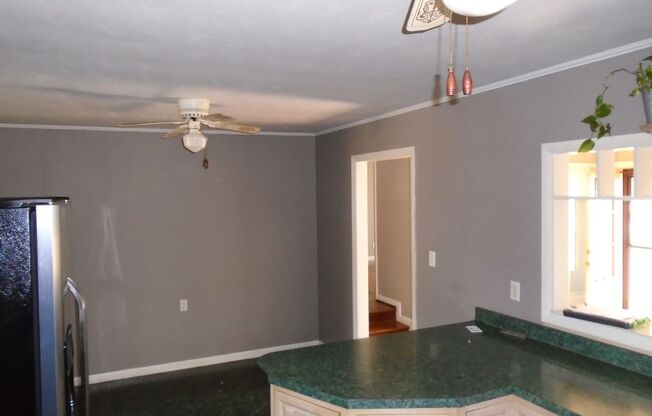 3 beds, 2 baths, $1,300