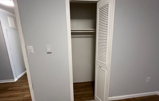 3 beds, 1 bath, 900 sqft, $999, Unit 413