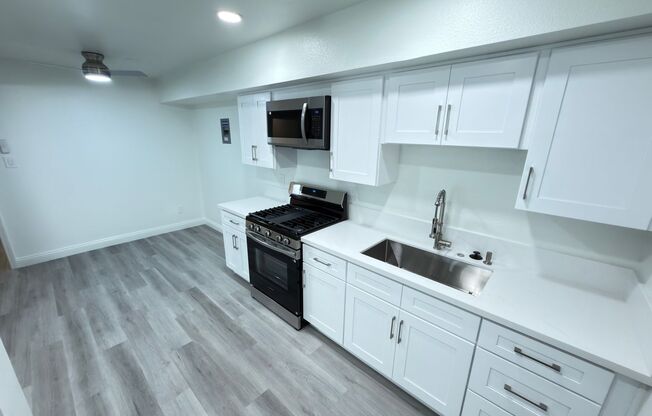 2 beds, 1 bath, 850 sqft, $2,425, Unit 9125-1
