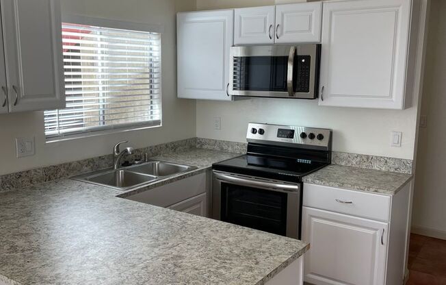 Bright and Charming 3 Bedroom 2 Bath Condo with Patio and A/C!