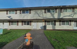 2 Bedroom Townhouse ~ Close to 9th Street