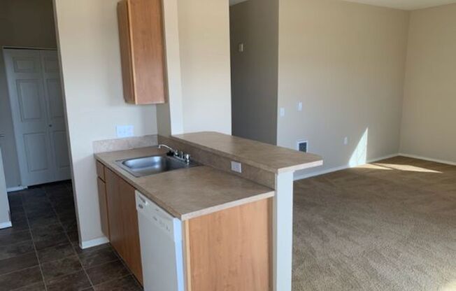 2 beds, 2 baths, 928 sqft, $1,450, Unit 1672-302