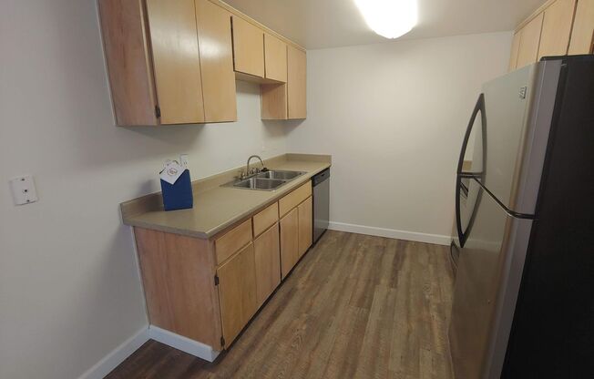 3 beds, 2 baths, 1,211 sqft, $2,005, Unit 1690-107