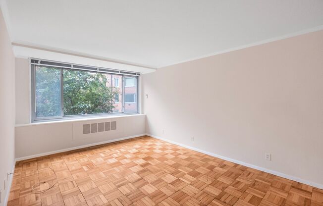 Charming 2 BR/1 BA Condo in Cathedral Heights!