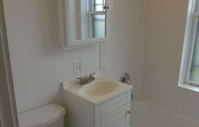 Studio, 1 bath, 300 sqft, $1,395, Unit 301