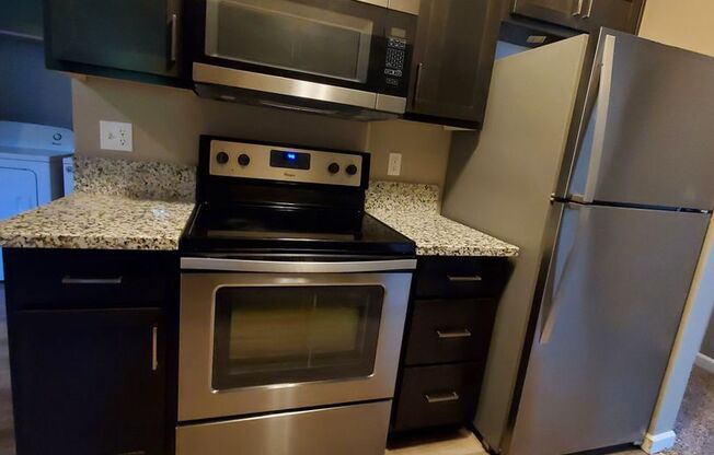 3 beds, 2 baths, 1,127 sqft, $1,790, Unit 211