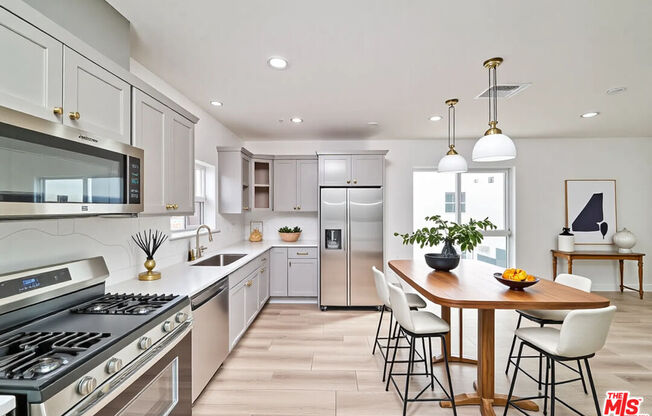 1106 QUEEN ANNE PL