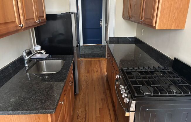 Studio, 1 bath, 421 sqft, $1,900, Unit 56