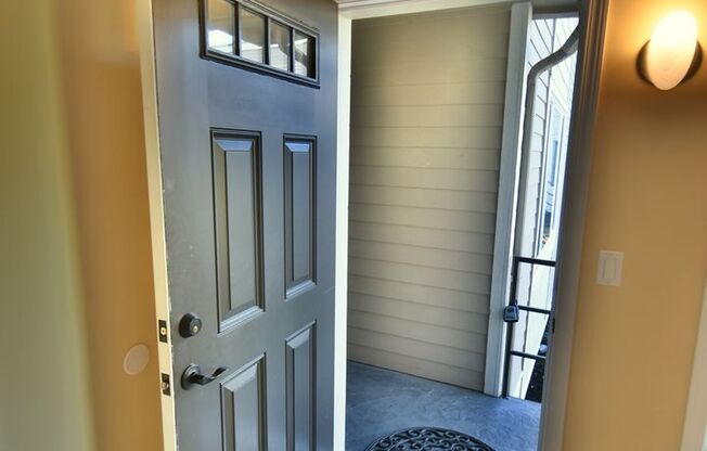 2Bd/1.5Ba Edmonds Condo