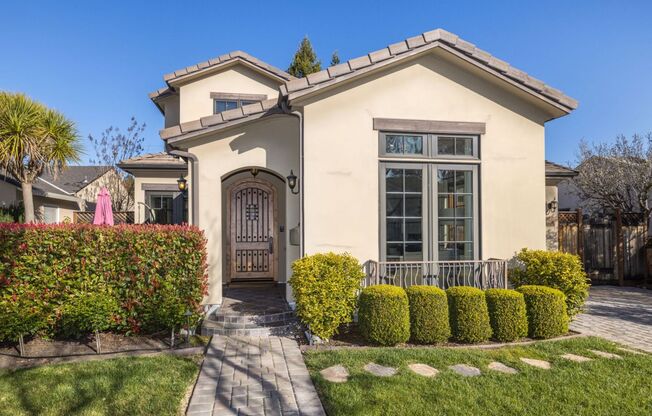 5 Bed, 4.5 Bath Executive Home w/ Designer Touches Built in 2011