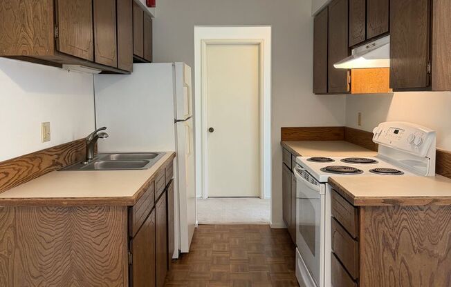 1 Bed / 1 Bath Houghton condo in Kirkland $1,895/month