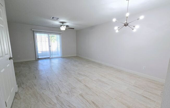 BEAUTIFULLY RENOVATED TOWNHOME! 3BD/2B SINGLE STORY! FRESH PAINT!