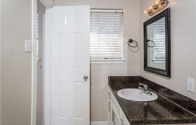 Pecan Springs Road, 3004