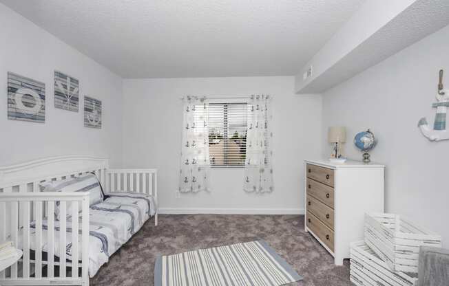 Spacious Bedroom With Comfortable Bed at Timber Glen Apartments, Batavia, OH, 45103