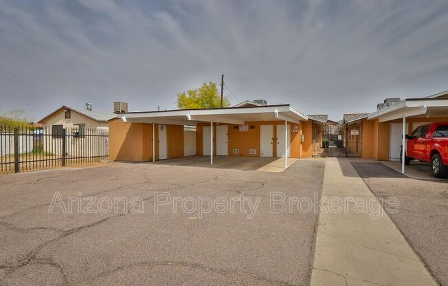 1702 W VOGEL AVE