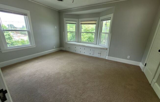 Beautiful 4 bedroom 2.5 house