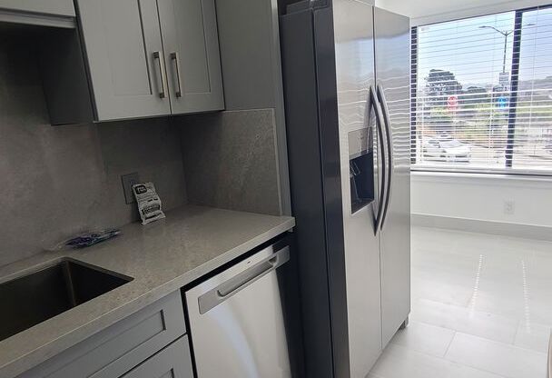 Full of light well located updated apt in Glen Park. Gustavo Lopez AMSI