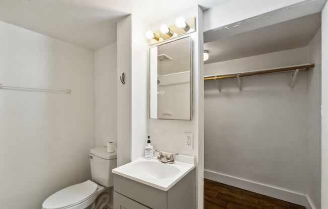 Studio, 1 bath, 182 sqft, $800, Unit 003