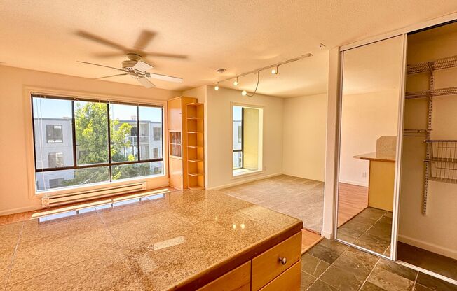 Exceptionally Remodeled Top-Floor Bright Studio