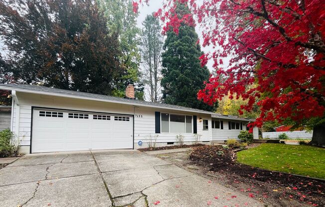 Charming One-Level Home in Garden Home — Near Washington Square & Trader Joe’s! Landscaping Included + $500 Off First Month’s Rent!