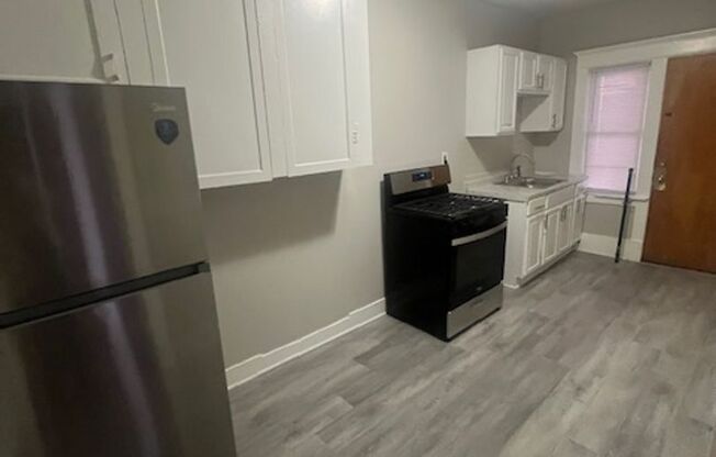 3 beds, 1 bath, $1,775, Unit 10 Marengo Unit #3L