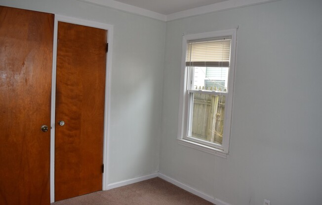 2 beds, 1 bath, $1,100