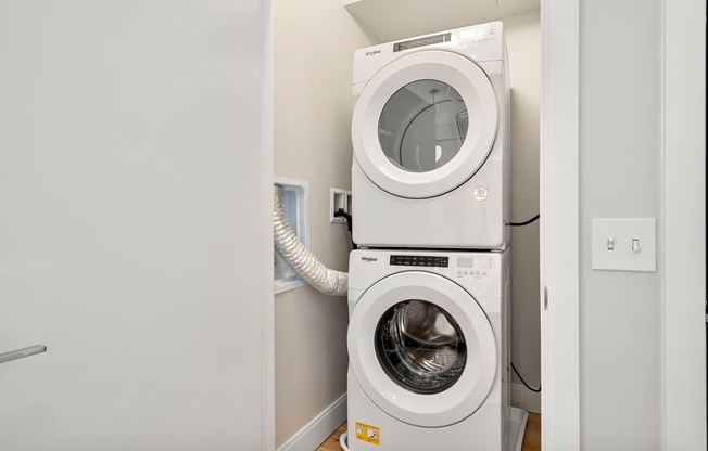 2 beds, 2 baths, 902 sqft, $4,500, Unit 710