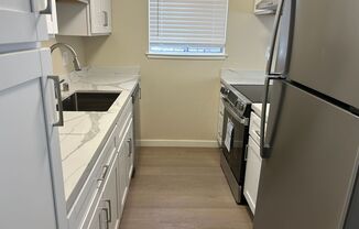 2 beds, 1 bath, $3,000, Unit 01