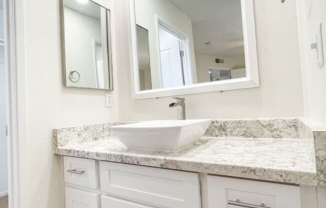 3 beds, 2 baths, 1,211 sqft, $2,090, Unit 1690-121