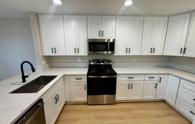 Remodeled 3 bed 2 bath townhome in Friars Village