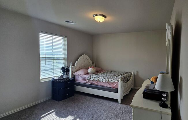 Spacious Ventana Home with all appliances!