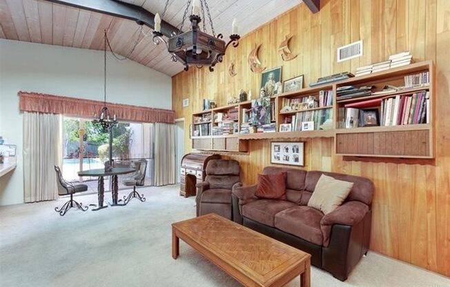 6 beds, 4 baths, $8,395