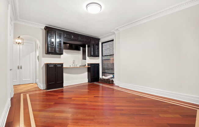 305 W 72 ST
