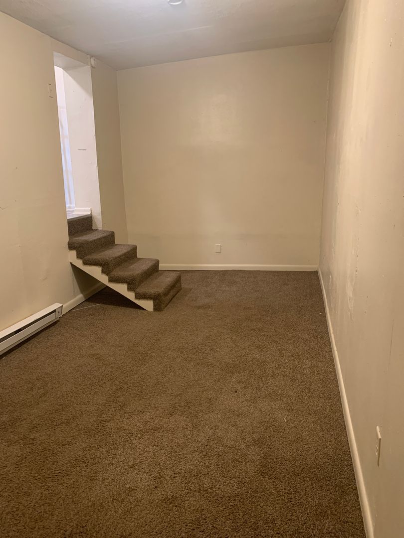 2nd Floor 1 Bedroom Apartment-West End of York City