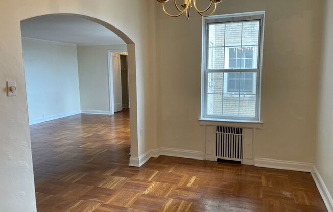 1 bed, 1 bath, 768 sqft, $1,450, Unit Royal York 809